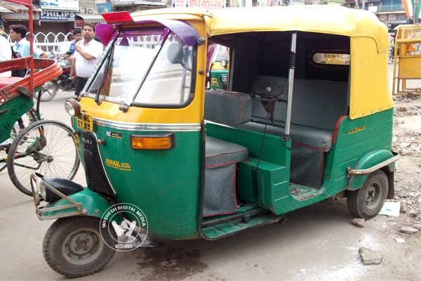 American wife killed by auto driver hubby, commits suicide},{American wife killed by auto driver hubby, commits suicide