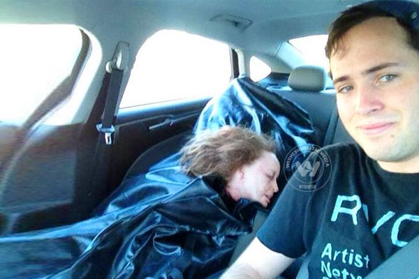 Man steals corpse of his dead girlfriend?},{Man steals corpse of his dead girlfriend?