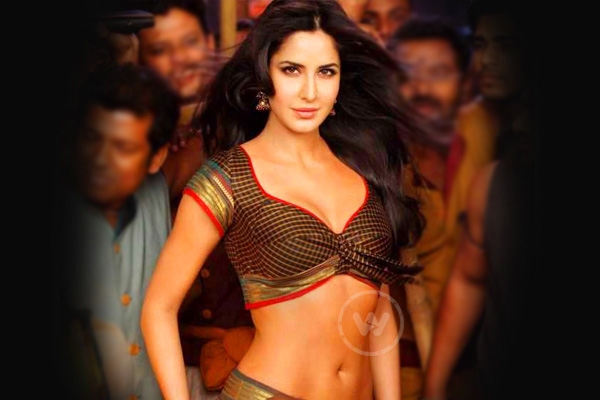 Katrina Kaif Signs an Item Song},{Katrina Kaif Signs an Item Song